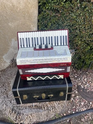 Iorio Accordion  - Image 1 of 4