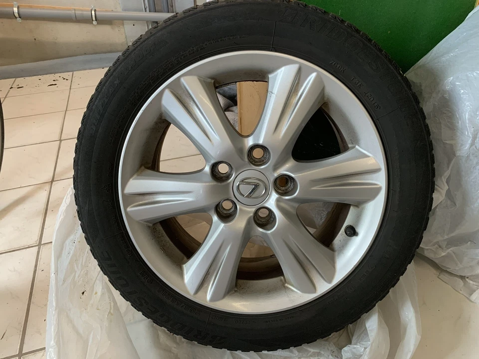 Lexus Felgen 16 Zoll mit Winterreifen - Bild 1 von 1