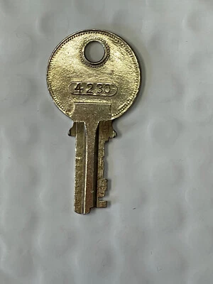 Vintage Excelsior #4230 Key-Luggage Steamer Trunk, Suitcase, Briefcase...NEW - Image 1 of 2