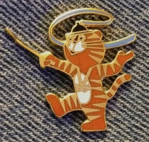 Prendedor Olímpico de Esgrima ~ 1988 Seúl ~ Mascota ~ Hodori el Tigre ~ por HoHo NYC - Imagen 1 de 3