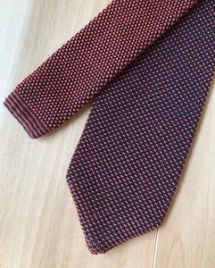 Neu ohne Etikett Robert Talbott erstklassige Strick-Seidenkrawatte. Spitz.  2 7/8"x 58". 150€ - Bild 1 von 3