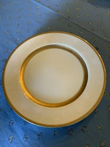 Mikasa Antique Lace Dinner Plate #L5531 Japan Ivory Gold 10 7/8 " MINTY! - Picture 1 of 2