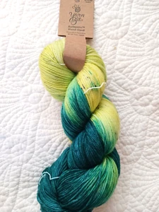 Authentic Hand-Dyed 100% Superwash Merino Yarn 1 Sk Peaceful Paradise Yarn Bee - Picture 1 of 8
