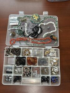 ÉNORME lot de pierres précieuses, perle, cristal avec plateau #3 ; 2 livres 4 onces PAS DE RÉSERVE