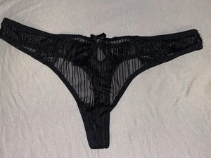 Hunkemöller String Gr. M Schwarz mit Cut-Out Hinten + Schleife, TOP - Bild 1 von 7