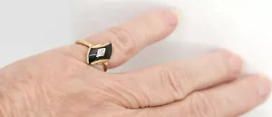 Vintage 10K Yellow Gold Parallelogram Black Onyx & Diamond Accent Ring Size 5.5 - Picture 1 of 8
