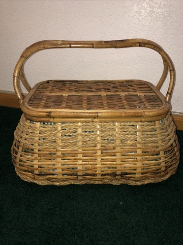 Adorable bamboo handled wicker wide bottom picnic basket 20x12 Green white plaid Cover