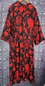 Women’s Natori Zip Front Kaftan Blk w/Red Roses- Med - Picture 1 of 6