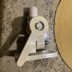 Shakespeare Marine Nylon Boat Ratchet Mount Stereo Radio CB TV Antenna Bracket - Foto 1 di 7