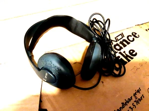 Beyerdynamic DT 131 Stereo Headphones READ - Picture 1 of 3