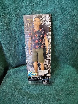 Año 2015 Barbie Fashionistas #4 - Muñeca Afroamericana STEVEN DGY68 Camiseta Floral Foto 1 de 2