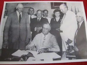 Vintage Picture of President Roosevelt signing the Social Security Bill - Picture 1 of 7
