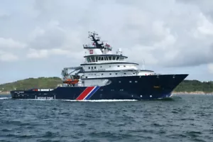ABEILLE BURBON und LIBERTÉ. Hochseeschlepper UT 515. Modellbauplan - Bild 1 von 5