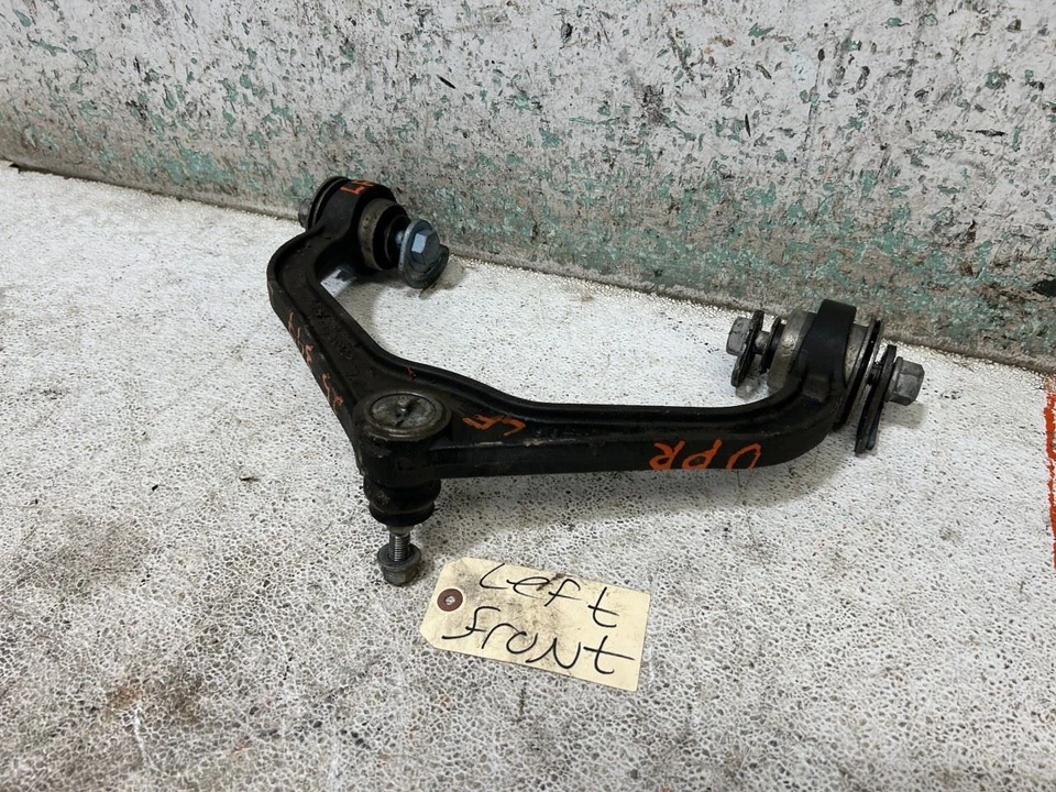 Brazo de control superior delantero del lado del conductor o del pasajero GMC SIERRA250 2024 FABRICANTE DE EQUIPOS ORIGINALES Foto 1 de 3