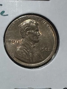 1982 P Lincoln Memorial Cent Penny Error 🔥💥🔥Off Center Strike - Picture 1 of 3