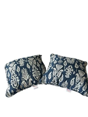 Indigo Denim Ikat - Almohada de acento - Almohada - Denim azul, sombrilla, exterior Foto 1 de 4