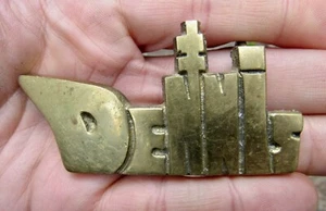 Vintage USS DENNIS Gürtelschnalle 3D Schlachtschiff MARINESCHIFF Aminco NAME Messing SELTEN SEHR GUTER ZUSTAND + - Bild 1 von 4