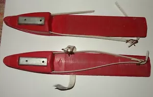 2 INSOLITO CINTURINO IN PLASTICA ROSSA VINTAGE UOMO SU SCI SCARPE CON CERNIERA 15" DECORAZIONE PARETE - Foto 1 di 7