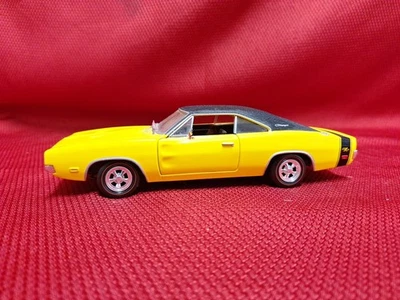 Johnny Lightning 1/24 Scale Muscle Cars 1969 Dodge Charger R/T Yellow 2006 Loose - Image 1 of 4