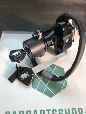 SUZUKI GSX-R 600 750 IGNITION SWITCH & 2 KEYS 37100-41G11 Genuine JDM - Image 1 of 4