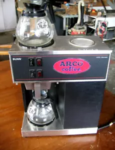 Bunn Pour-Omatic VPR Commercial Coffee Maker w/ 2 pots and filter basket - Picture 1 of 10