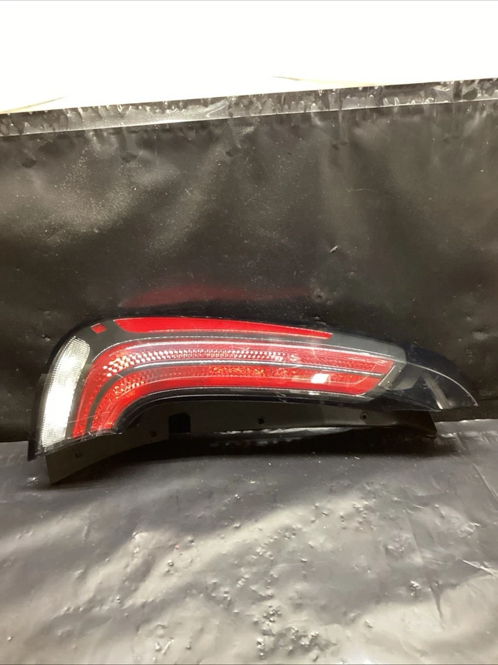 2023 - 2025 Kia Soul левый со стороны водителя галогенные задние фонари задняя лампа (б/у) - Изображение 1 из 4