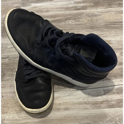 Size 11 - Air Jordan 1 Retro Mid Nouveau - Image 1 of 4