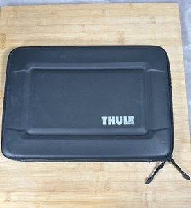 Thule Gauntlet 3.0 Laptop Sleeve for 15” Apple MacBook Pro Black Polyurethane - Picture 1 of 10