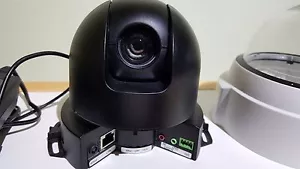 Axis 215 PTZ 60Hz IP Kamera mit Kuppel und Netzteil - Bild 1 von 1