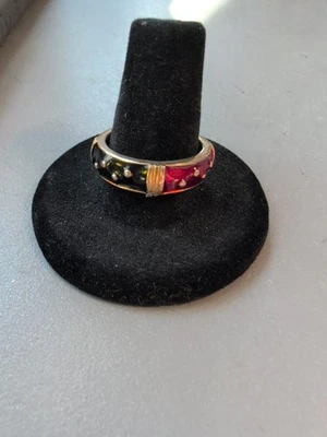 Anillo Joan Rivers Tono Dorado Esmalte Rojo y Negro Talla 9 Foto 1 de 4