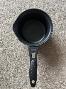 Le Crueset Pot 16cm Blue - VGC - Picture 1 of 5