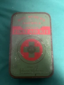 Boy Scouts of America First Aid Kit Metal Tin Box Green And Red Tin J&J BSA - Picture 1 of 8