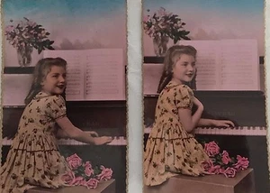*  Cartes postales photo bromure - FILLETTE AU PIANO - Picture 1 of 1