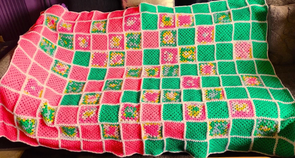 Granny Squaresdecke, Kuscheldecke, Tagesdecke, Decke 1,35x1,90(8) - Bild 1 von 1