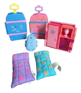 Vintage Polly Pocket Furniture Lot Suitcases, Closet, Sleeping Bags Lot - Picture 1 of 7