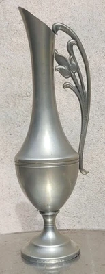 Pichet décoratif en étain - Signé Jean Goardère - XXe - Photo 1/4