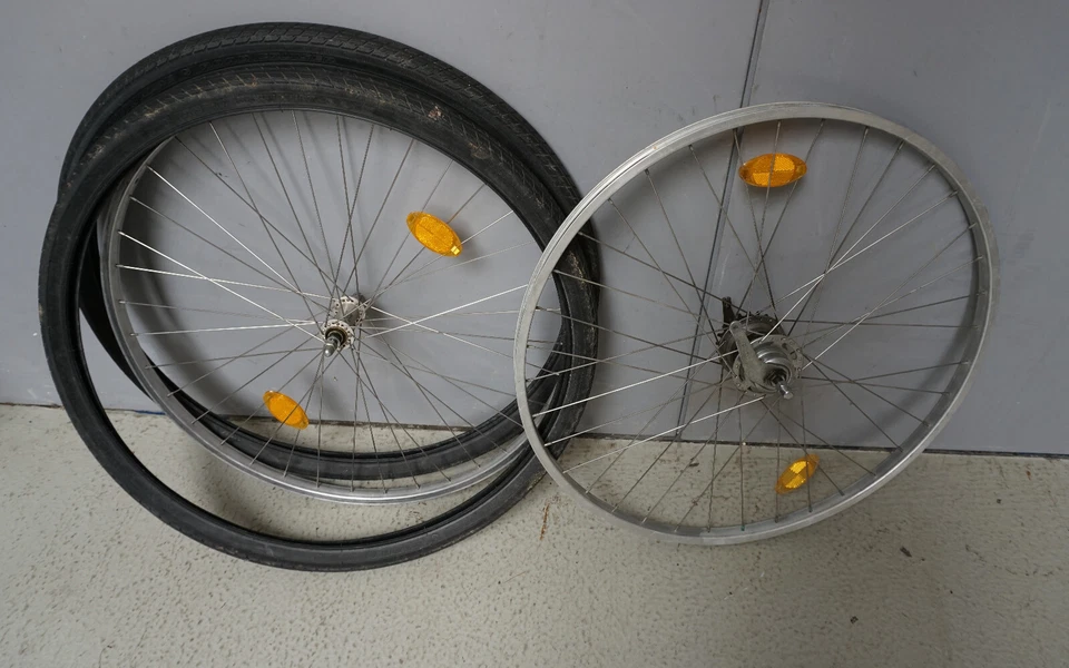 A022-270: Laufrad Satz 28 Zoll mit Shimano Nexus Nabendynamo  - Bild 1 von 4