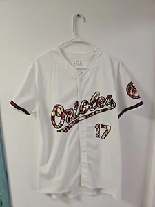 Baltimore Orioles weißes Baseball Trikot Maryland Flagge 2017 SGA Erwachsene Größe Medium - Bild 1 von 11