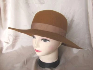 VINTAGE 1970s LADIES BROWN FELT HAT - Picture 1 of 6