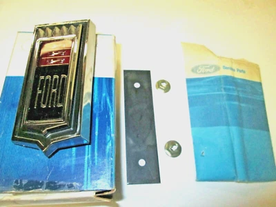 NOS 71 72 Ford  LTD  Country Squire  Grille Ornament  D1AZ-8213-A - Изображение 1 из 4