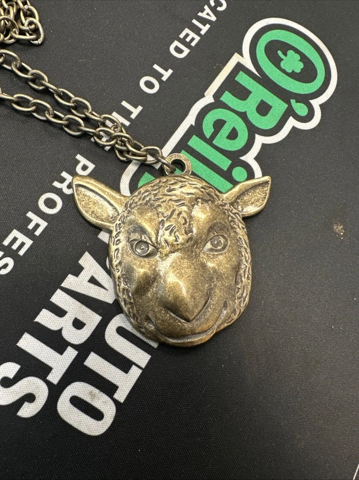 Auténtico collar colgante de oveja Bray Wyatt Braun Strowman 2014 raro difícil de encontrar Foto 1 de 1