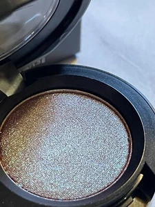 💠MAC STARRY NIGHT Frost Eye Shadow Duochrome Metallic .05oz Full Sz FREE SHIP - Picture 1 of 5