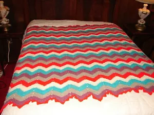 Nuova coperta artigianale all'uncinetto afgano modello zig zag o chevron - Foto 1 di 9