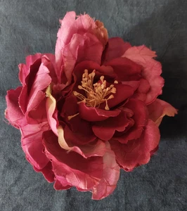 Fleur en tissu rose foncé - Imagen 1 de 3