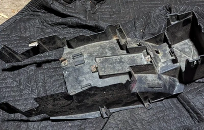 Bandeja de batería trasera debajo de la cola 96-07 Yamaha YZF600R Thundercat plástico OEM BB158 Foto 1 de 4