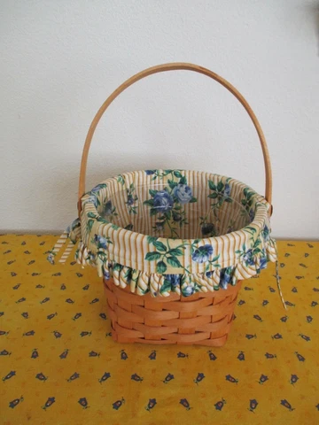 Longaberger 1996 Basket, Handwoven, Fabric Liner, Plastic Protector, 8"D, 6.5"H Cover