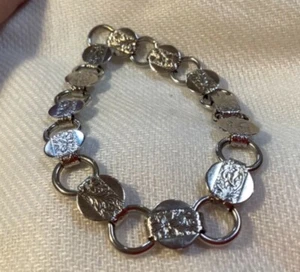 Sarah Coventry 50s Circle Link Bracelet Silver Tone Leaf Floral Embossed - Picture 1 of 5