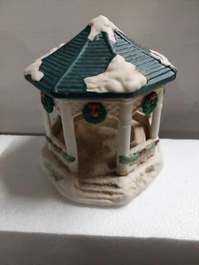 House of Lloyd Christmas Around the World Weihnachtspavillon Dorfhaus Deko - Bild 1 von 7