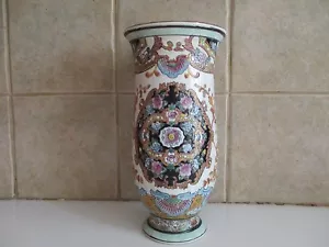 JARRÓN CHINO YINGCAI DE COLECCIÓN EXQUISITAMENTE ORNAMENTADO PINTADO A MANO 8 3/8" DE ALTO - Imagen 1 de 1