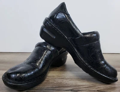 Zueco para mujer BOC Born Concept Peggy talla 8 M negro estampado floral en relieve Z27309 Foto 1 de 4